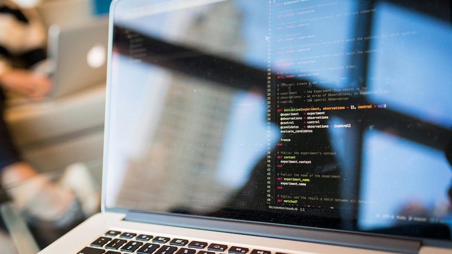 Trois façons de bâtir un outil numérique&nbsp;: laquelle sert vraiment vos objectifs&nbsp;?