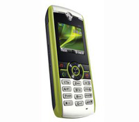 Motorola et Fido présentent un téléphone cellulaire fabriqué à partir de bidons d’eau recyclés