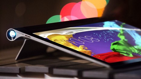 Lenovo et Ashton Kutcher présentent la nouvelle tablette YOGA 2 Pro