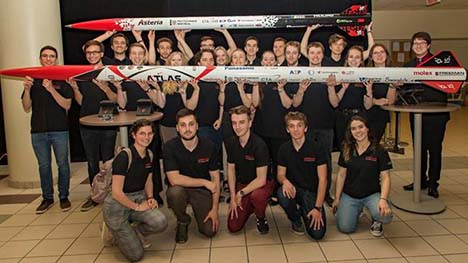 Des étudiants et étudiantes de Polytechnique Montréal participent à une compétition mondiale de fuséonautique