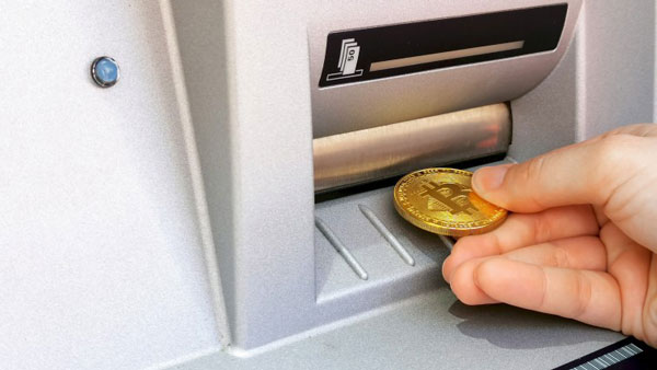 Au moins un distributeur automatique de crypto-monnaies est installé chaque heure