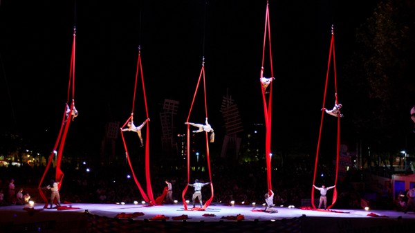 Montréal renouvelle son soutien financier au festival Montréal Complètement Cirque