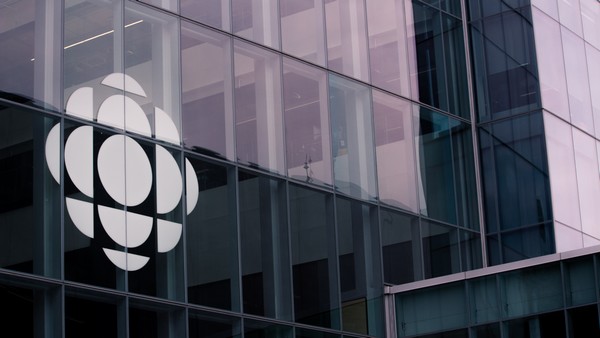 Le CRTC devra revoir sa décision sur le renouvellement des licences de la Société Radio-Canada