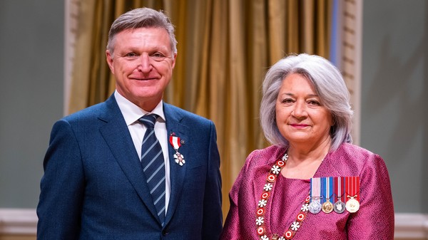 Marc Parent, président et chef de la direction de CAE, reçoit l’insigne de l’Ordre du Canada
