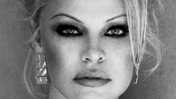 Pamela Anderson annule sa présence à C2 Montréal 