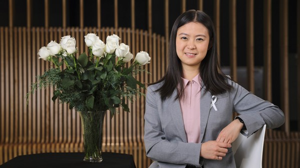 Commémoration du 6 décembre 1989 - Zhouhang (Amelia) Dai devient la 9e récipiendaire de l’Ordre de la rose blanche
