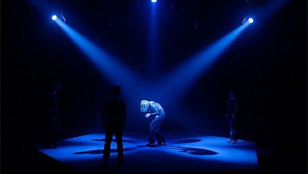 Théâtre Prospero : « Insoutenables longues étreintes » de l’inextricable vortex du cosmos et de l’ego