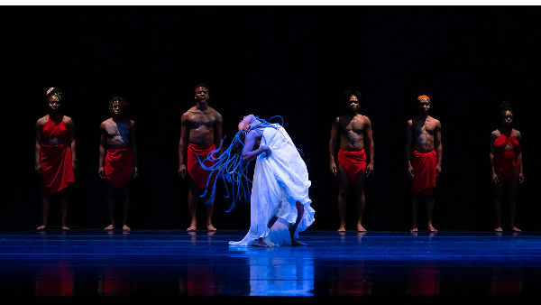 Les danseurs de Sankofa Danzafro donnent vie à un monument de la littérature afro-colombienne