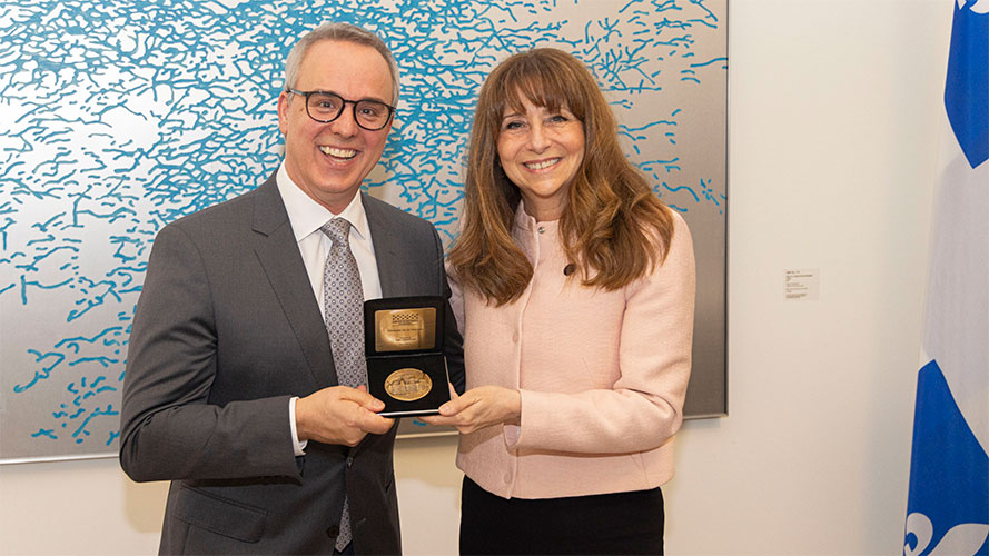 Gino Chouinard reçoit la Médaille de la Députée de l’Assemblée nationale du Québec