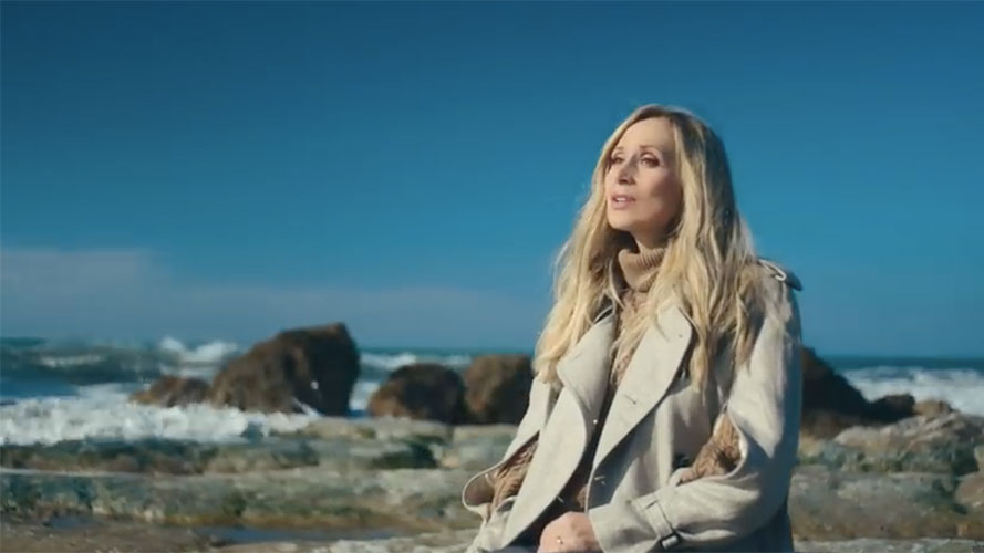 Lara Fabian dévoile le vidéoclip de son nouveau single « Ta peine »