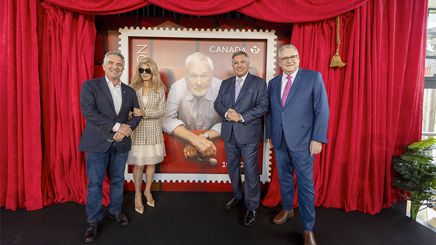 Postes Canada célèbre le grand cinéaste Norman Jewison avec un nouveau timbre
